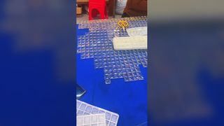 কাস্টমাইজড আধুনিক ফ্যাশন আর্ট গ্লাস LED চ্যান্ডেলাইয়ার অ্যাম্বার পরিষ্কার আলংকারিক দুল প্রকল্প ইনস্টলেটি