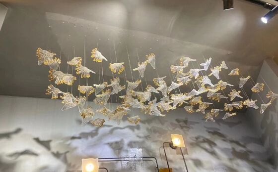 কাস্টমাইজড তৈরি হোটেল লবি আলংকারিক গ্লাস পেনডেন্ট লাইট আধুনিক এলইডি সিলিং ঝাড়বাতি আলো সোনার পাতার আনুষাঙ্গিক